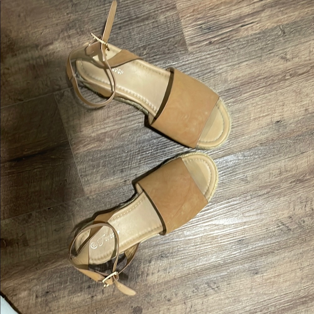 Forever Collectibles Tan Minimalist Sandals